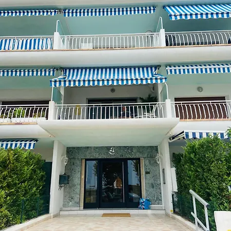 Lägenhet Tres Bel Sur La Avec Grande Terrace Face A La Mer! La Goelette